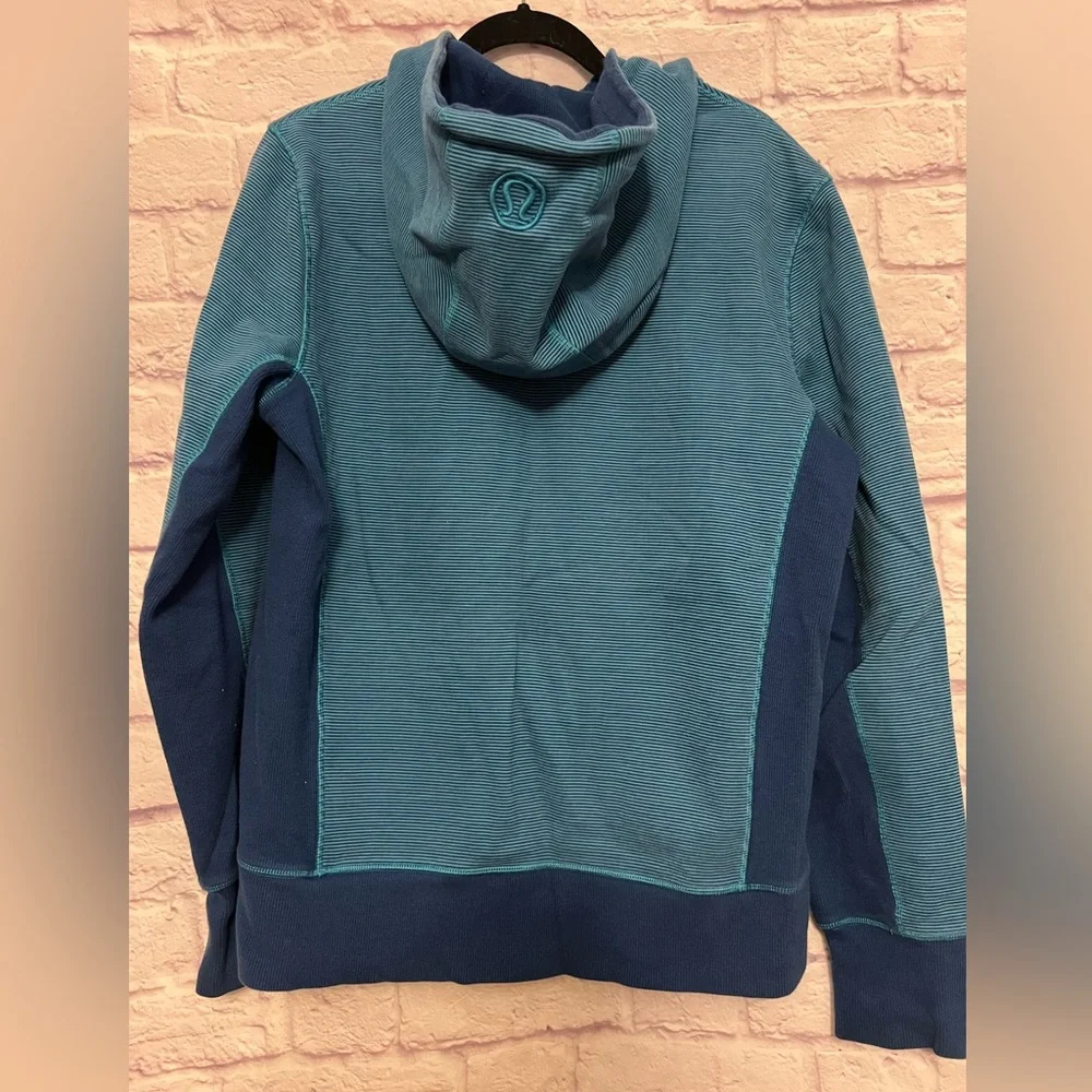 Lululemon Men's Scuba Hoodie - Picture 5 of 11